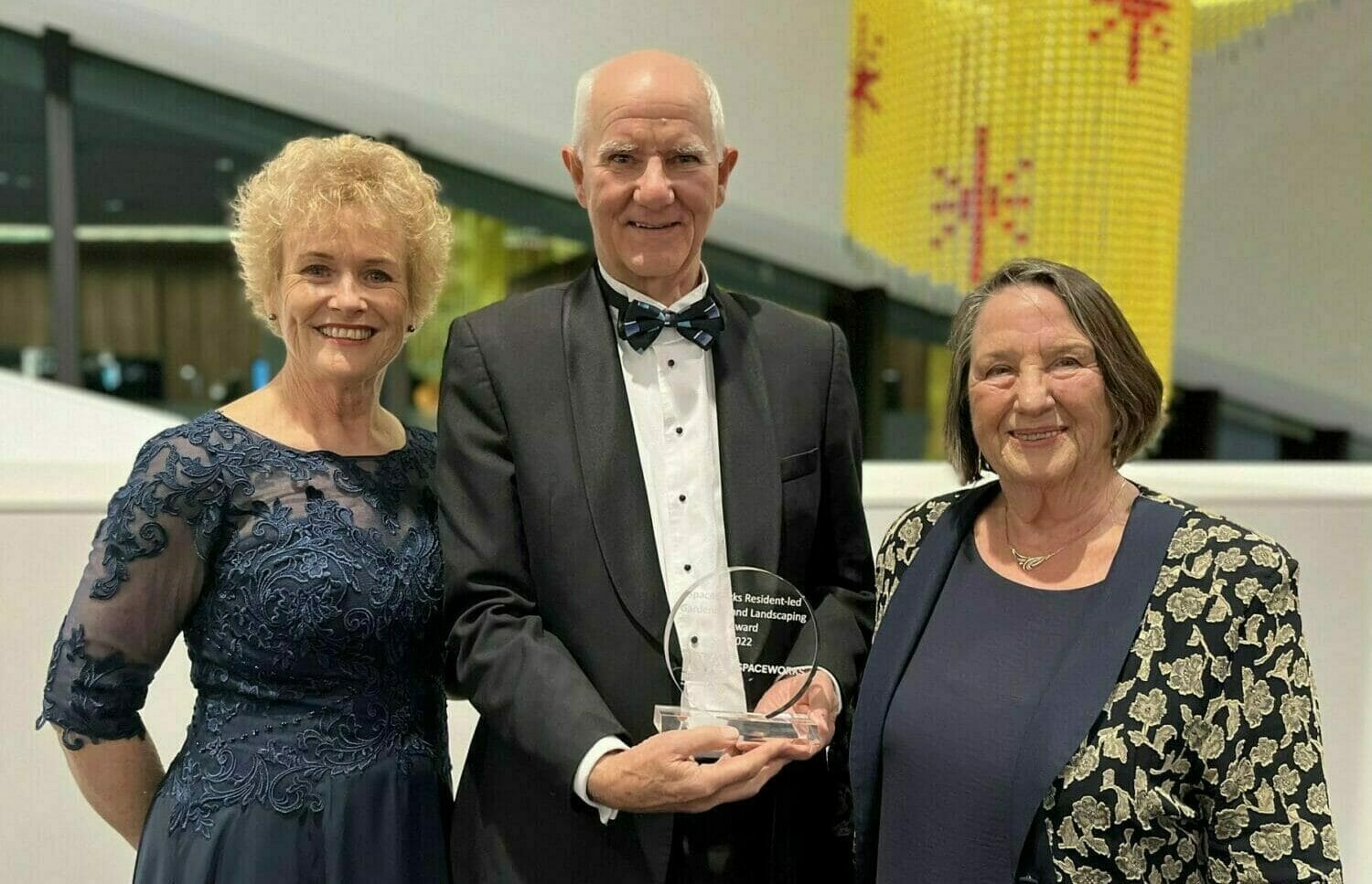 Stephen Parr with Maggie Owens (Metlifecare Board Director) and Kapiti Village resident finalist Carolyn Lane.